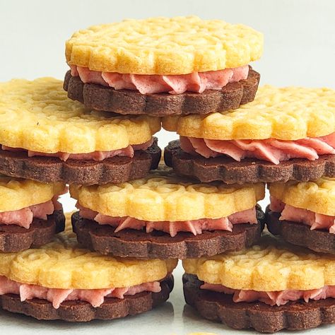 Classic Neapolitan Flavored Custard Cream Sandwich Cookies British Custard, Cream Sandwich Cookies, Bird's Custard, Oreo Filling, Chocolate And Strawberry, Neapolitan Ice Cream, Custard Cream, Strawberry Powder, Custard Powder