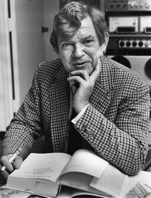 Robert Hughes, my favorite critic of art and life.  I can't believe he's gone! Robert Hughes, It Book, Essayist, Currently Reading, Book Writer, Tv Host, Successful People, Washington Post, Art History