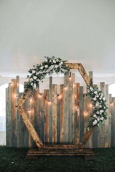 Rustic Wedding Alter, Wedding Alters, Wedding Arch Rustic, Rustic Wedding Decorations, Wedding Forward, Martha Stewart Weddings, Wooden Wedding, Rustic Wedding Decor, Diy Wedding Decorations