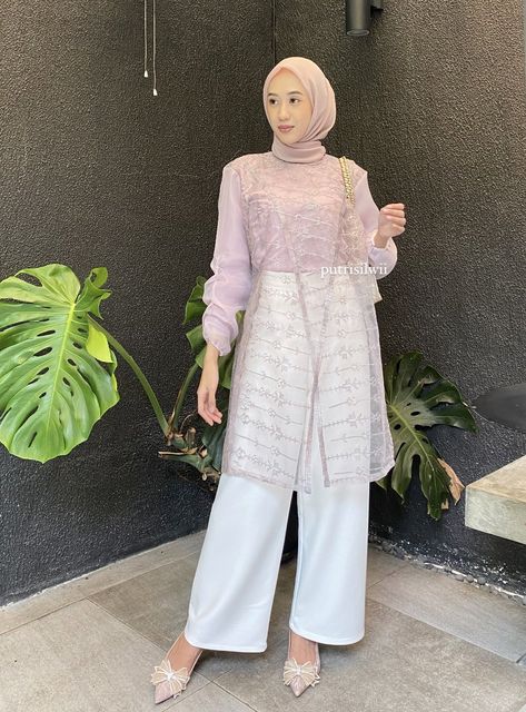 Bali Hijab Outfit, Outfit Graduation Hijab, Dres Kondangan Hijab, Inspirasi Outfit Lebaran, Outfit Kondangan Casual, Dress Kondangan Hijab, Ootd Kondangan Simple, Outfit Kebaya, Lebaran Outfit