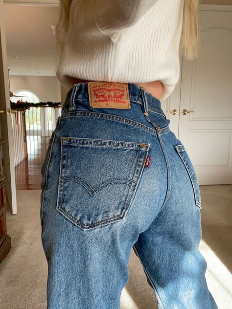 Levi’s Women Outfit, Aesthetic Levis Jeans, Thrifted Levi Jeans, Oversized Levis Jeans, Levi 550 Jeans Women, Levi's Jeans Women, Levi’s 550 Outfit, Levis Pants Women, Levi’s Boyfriend Jeans