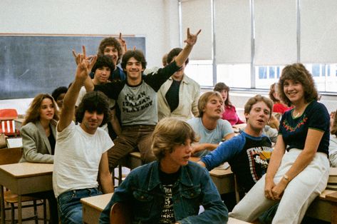 early 80s high school 70s Highschool Aesthetic, 80s High School Pictures, Italian High School Aesthetic, High School Athlete Aesthetic, American High School Aesthetic Classroom, Italian School Aesthetic, 2000 High School, Real 80s Photos, Highschool Aesthetic Classroom