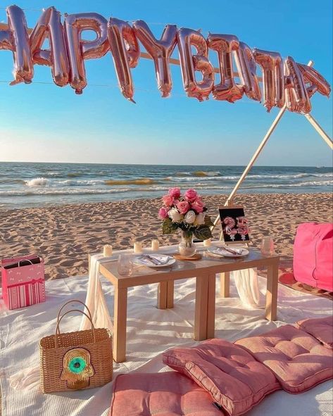 Beach Bonfire Parties, Birthday At The Beach, Combined Birthday Parties, Surprise Birthday Decorations, Sweet Sixteen Birthday Party Ideas, 17th Birthday Ideas, Picnic Birthday Party, Bonfire Party, Beach Birthday Party