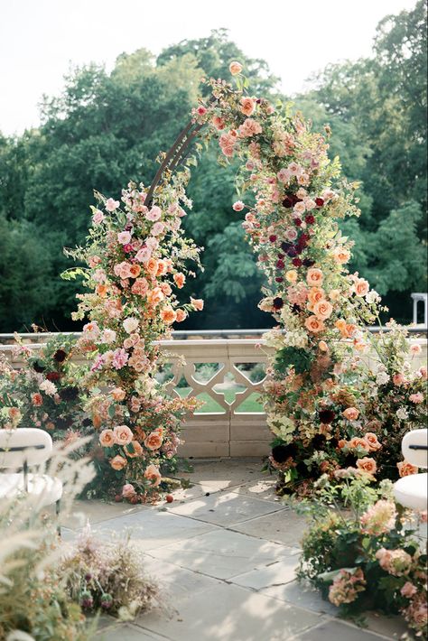 Ceremony imspiration floral arch woth cathedral shape Wooden Floral Arch, Wedding Alter Floor Flowers, Colorful Wedding Arbor, Ground Arch Wedding, Wedding Ceremony Arch Flowers, Ceremony Arch Flowers, Wedding Editorial Photography, Wedding Alter, Taylor Wedding