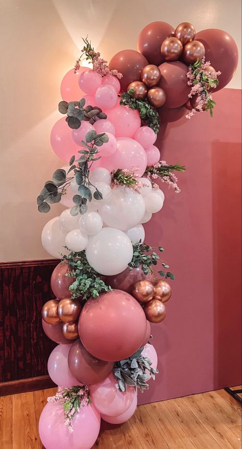 Floral balloon garland #floralballoons #balloongarland #balloondecor #balloonbackdrop #balloonarch #balloons #babygirl #babyshowerideas #babyshowerdecorations #pinkballons Balloon Arch With Flowers Pink, Balloons With Flowers Garland, Curtain With Balloon Garland, Flower Arch With Balloons, Baloon Garland Ideas With Flowers, Flower Garland Birthday, Cottage Core Balloon Arch, Yea Party Balloon Garland, Pink Balloon Arch With Flowers