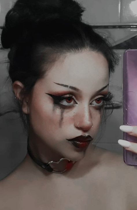 Red And Black Eyeshadow Halloween, Demon Eyes Makeup, Red Eye Halloween Costumes, Succubus Costume Makeup, Red And Black Makeup Looks Halloween, Red And Black Gothic Makeup, Succubus Makeup Ideas, Red Brows Makeup, Demon Costume Makeup