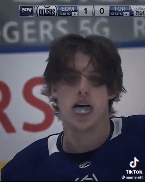 Mens Hockey Hair, Ice Hockey Players Guys, Mitch Marner Videos, Hockey Men Aesthetic, Blonde Hockey Boy, Hairstyles For Hockey Games, British Guys Cute, Cute Nhl Players, Himbo Men Aesthetic