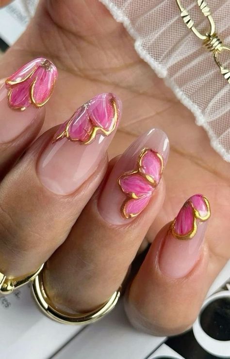 Gold Outlined Nails, Nail Designs For Pink Dress, Flower Outline Nails, Pink And Gold Flower Nails, Summer Gold Nails, Gold Outline Nails, Gold Floral Nails, Gold Flower Nails, Gold Detail Nails