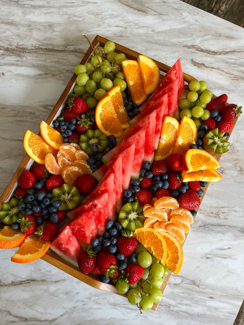 Fruit Platter With Oranges, Watermelon Fruit Platter Ideas, Large Fruit Tray, Fruit Platter For Party, Rectangle Fruit Platter, Watermelon Fruit Platter, Fruit Platter Easy, Fruit Arrangements For Party, Fruit Boards For Parties