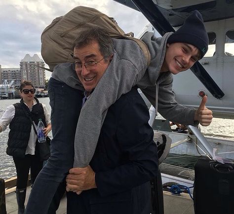 Mitchell Hope (BEN) and Kenny Ortega having fun filming DESCENDANTS 2!!! #mitchellhope #descendants #descendants2 #kennyortega Mitchell Hope, Disney Descendants Movie, Kenny Ortega, Descendants 1, Disney Descendants 3, Descendants Cast, Booboo Stewart, Descendants 3, Descendants 2