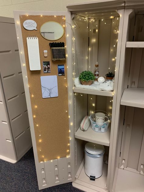 Cute Locker Aesthetic, Locker Inspo School Decorations, School Lockers Decorations, Locker Layout Ideas, Minimalist Locker Ideas, Locker Ideas Full Length, Full Locker Ideas, Tall Locker Organization, Girly Locker Ideas