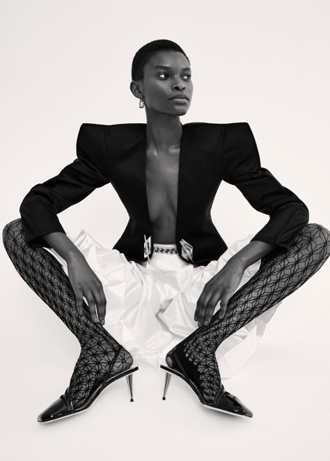 Adot Barbra-Lee Natasha Tatler Asia Lara Jade Fashion Editorial Lara Jade, High Fashion Editorial, Model Inspo, Fashion Photography Inspiration, Trendy Fall Outfits, Fashion Photography Editorial, Moda Vintage, Sleek Fashion, Outfit Inspo Fall