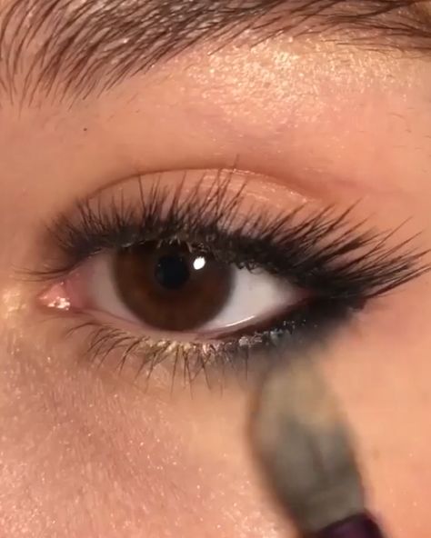 BLACK EYELINER TUTORIAL #makeup #eyemakeup Black Eyeliner Tutorial, Fire Makeup, Tutorial Eyeliner, Smokey Eye Makeup Tutorial, Makeup Tutorial Eyeliner, Eyeliner Styles, Eye Makeup Steps, Makeup Tutorial Video, Pinterest Makeup