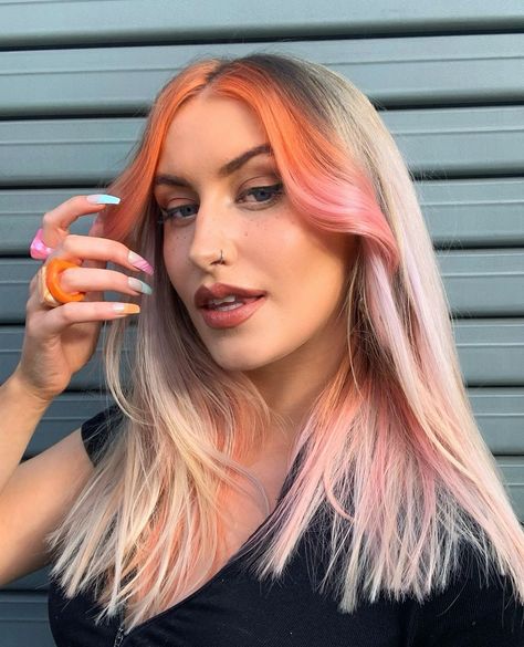 Quirky Hair Colours, Peach Money Piece Hair, Quirky Hair, Money Piece Hair, Coral Hair, Pink Blonde, Hair Fair, Pink Blonde Hair, Peach Hair