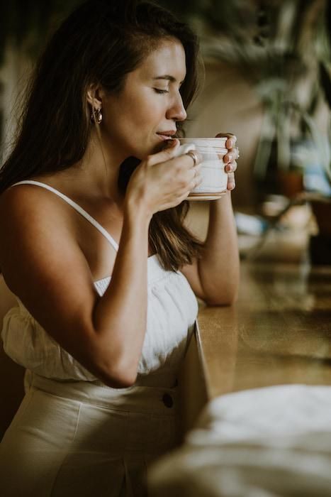 Health Vibes Aesthetic, Wellness Inspiration Pictures, Tea By The Sea, Tea Time Photoshoot, Person Drinking Tea, Drinking Tea Aesthetic, Japanese Wellness, Drinking Tea Photography, Winding Down Before Bed