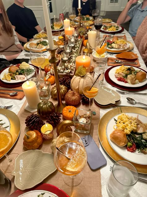 #thanksgiving #friendsgiving #tabledecor #tableinspo Thanksgiving Dinner Party Aesthetic, Thanksgiving Aesthetic Dinner, Rich Thanksgiving Aesthetic, Fall Birthday Dinner Ideas, Friendsgiving Inspo Aesthetic, Thanksgiving Vision Board, Thanksgiving Party Aesthetic, Thanksgiving Decor Aesthetic, Friendsgiving Dinner Table Setting