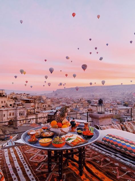 Turkey Places, Cave Hotel, Winter Sunrise, Cappadocia Turkey, Hot Air Balloon Rides, Air Balloon Rides, Turkey Travel, Hot Air Balloons, Beautiful Sunrise