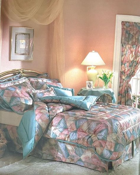 1980s Interior Design, 80s Bedroom Ideas, Pastel Interior Design, 1980s Interior, 1980s Decor, 90s Interior, 90s House, 90s Home Decor, 80s Interior Design