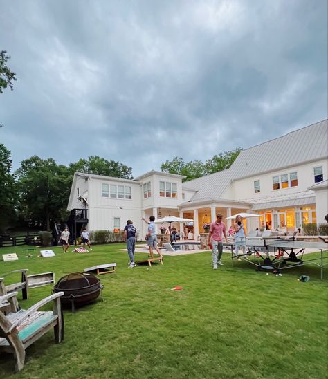 Backyard Cookout Aesthetic, Grad Party Yard Games, College Backyard, Backyard Get Together, Indiana Summer, House Dr, Backyard Activities, Yard Party, Backyard Birthday