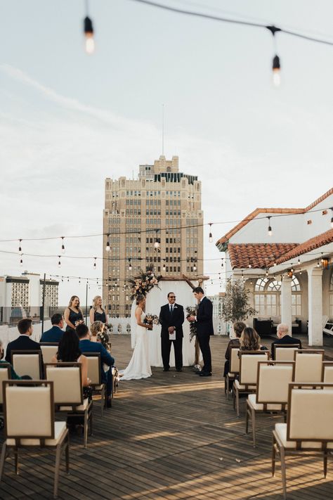 Roof Top Wedding Ceremony, Small Rooftop Wedding, Rooftop Wedding Decor, Rooftop Wedding Reception, San Antonio Wedding Photography, Wedding Ideas Romantic, Rooftop Wedding Ceremony, Hotel Wedding Ceremony, Rooftop Ceremony