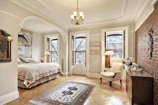 Nyc Brownstone Interior Bedroom, New York Brownstone Interior Bedroom, Brooklyn Brownstone Bedroom, Brownstone Bedroom, Brownstone Bathroom, Victorian Style Interior Design, Old Victorian Homes Interior, Brooklyn Bedroom, Victorian Style Interior