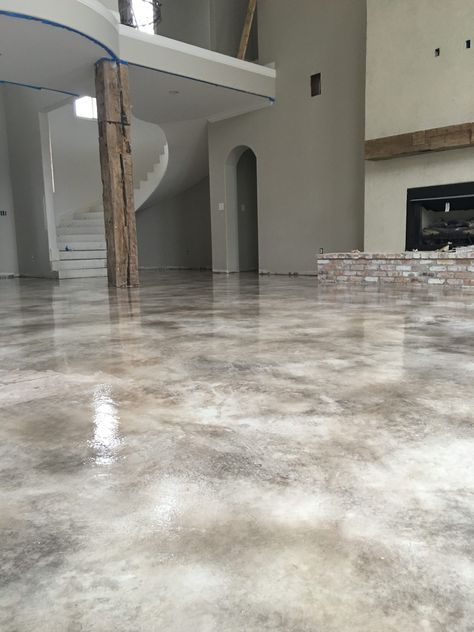 Micro topping concrete overlay with stain and sealed - 2016 Snap & Win Concrete Photo Contest July – August – Surecrete Products Acid Stained Concrete, Deco Zen, Concrete Patios, Concrete Overlay, Smooth Concrete, Concrete Stained Floors, Floor Stain, Cement Floor, Diy Concrete