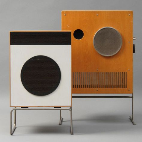 Corbusier Furniture, White Speakers, 70s Interior, Vintage Speakers, Dieter Rams, Living Room Loft, Speaker Design, Record Players, Mid Century House