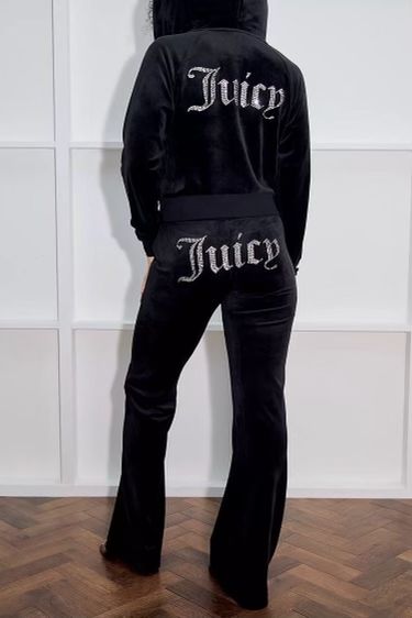 Juicy Couture Track Suit Aesthetic, Black Track Pants Outfit, Black Juicy Couture Tracksuit, Track Suit Outfit, Juicy Track Suit, Couture Aesthetic, Vish Kk, Juicy Couture Track Suit, Juicy Couture Clothes