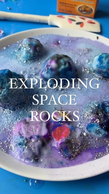 Space Art Activities, Baking Soda Experiments, Space Theme Preschool, Space Activities For Kids, Space Lab, Toddler Sensory Bins, Vinegar And Baking Soda, Planet Painting, Art Activities For Toddlers