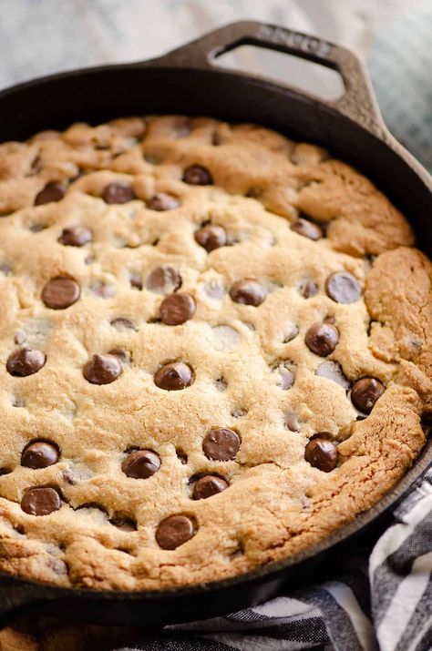 It doesn't get much better than this Skillet Chocolate Chip Cookie for an easy and absolutely delicious dessert recipe. A chewy salted chocolate chip cookie is caramelized around the edges from a cast iron skillet for the perfect texture. Giant Skillet Cookie, Cast Iron Skillet Choc Chip Cookie, Chocolate Chip Cookie Pazooki, 12 Inch Cast Iron Skillet Cookie, Mini Cast Iron Skillet Cookie Recipe, Dutch Oven Chocolate Chip Cookie, Choc Chip Cookie Pie, Chocolate Chip Cookie In Cast Iron Pan, Chocolate Chip Skillet Cookie Easy