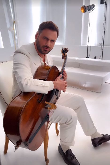 Bradley Cooper Young, Stephan Hauser, Cello Photo, Gym Membership Card, 2 Cellos, Cello Photography, Urban Photography Portrait, Hauser Cello, Apple Store Gift Card