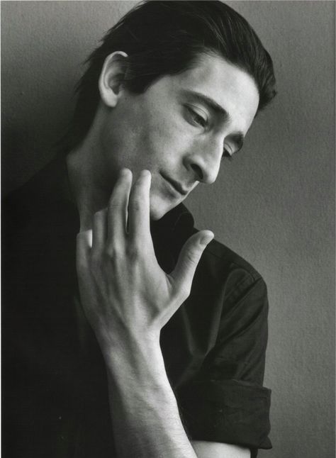 Adrian Brody - He is not handsome but he is mysteriously attractive.  He makes you want to go to the end of the world with him. Adrian Brody, Adrien Brody, Photographie Portrait Inspiration, Big Noses, Avatar Aang, Channing Tatum, Face Reference, Christian Bale, Poses References