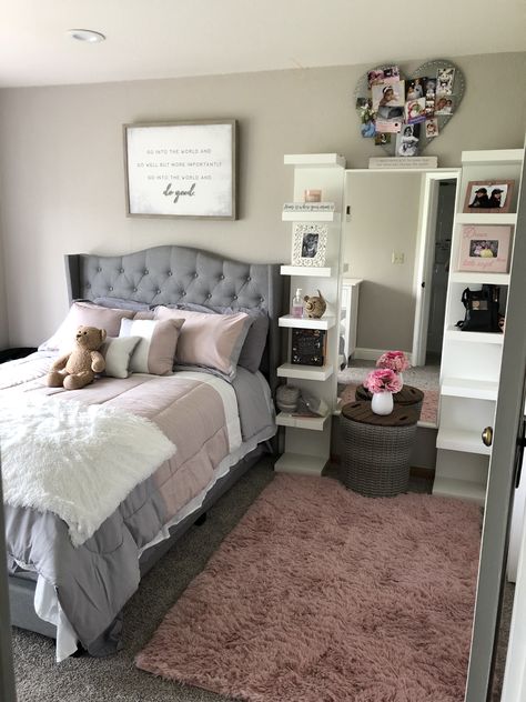 Gray Bed Girls Bedroom, Gray Pink Room Ideas, Room Ideas With Gray Bed, Gray And Light Pink Bedroom Ideas, Room Ideas Aesthetic Gray And Pink, Light Pink Grey And Black Bedroom, Pink And Grey Aesthetic Bedroom, Pink And Gray Teenage Girl Bedroom, Bed Rooms Ideas Pink And Grey