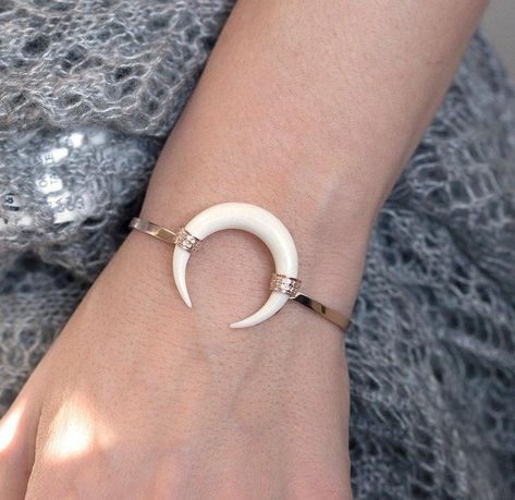 Buy women bracelets online. Choose from a wide range of bracelets at best prices from Capucinne Jewelry. FREE shipping worldwide! Horn Bracelet, Gold Horns, Bracelet Rose Gold, Fine Gold Jewelry, Bracelet Online, Bracelet Collection, Bracelet Gold, Boho Bracelets, Boho Necklace