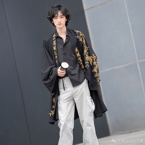 Chinese New Year Clothes Men, Hanfu Modern Style Men, Chinese Outfits Modern Men, Modernized Chinese Clothing, Modern Hanfu Street Fashion Men, Modern Chinese Fashion Men, Modern Traditional Chinese Fashion, Chinese Outfits Men, Chinese Men Outfit