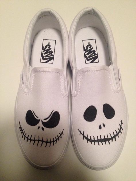 Custom painted jack skellington vans done by me- Caitlin Olson! Super easy :) Sharpie Shoes Diy Ideas, Hand Painted Shoes Ideas Easy, Painted Vans Diy Easy, Easy Shoe Painting Ideas, Shoe Painting Ideas Vans, Vans Painted Shoes Ideas, Vans Ideas, Pastel Shoes, Shoe Painting