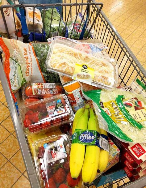 How I stick to a $70/Week Grocery Budget - The (mostly) Simple Life Shopping Food Market, Market Story, Budget Grocery List, Budget Grocery Shopping, Groceries Shopping, Tricep Pushdown, How To Eat Healthy, Shopping Food, Grocery Budget