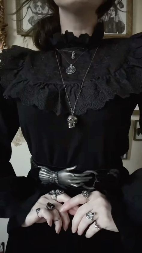 The intricate lace details in gothic clothing for women are stunning Haute Couture, Goth Aesthetic Outfit, Walburga Black, Vampire Fashion, Victorian Vampire, Vampire Clothes, Goth Subculture, Romantic Goth, Vintage Goth