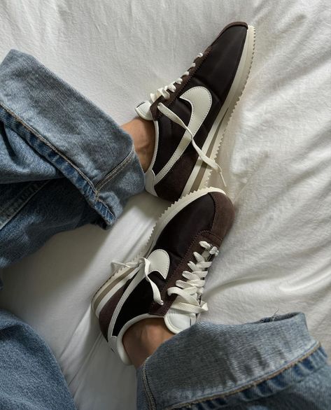 Nike Cortez Outfit, Snicker Shoes, Shoe Wishlist, Baskets Nike, Look Of The Day, Inspo Outfit, Brown Sneakers, Pinterest Fashion, Nike Cortez