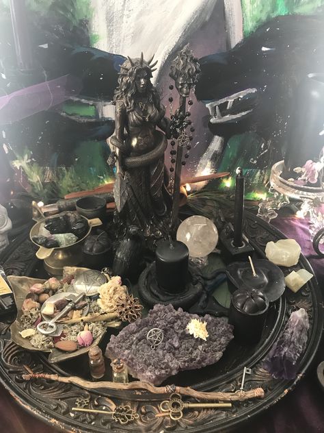 Altar For Hecate, Hecate Goddess Altar, Hecate Alter Ideas, Hekate Altar Ideas, Hecate Shrine, Hellenic Altar, Nyx Altar, Hekate Alter, Hecate Alter