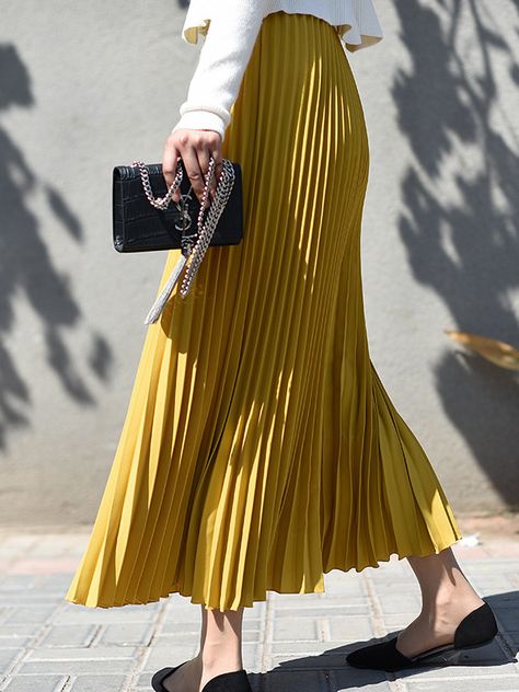 Yellow skirt outfit