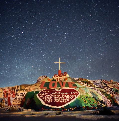 Salvation Mountain. Slab City, Salvation Mountain, Usa Roadtrip, Salton Sea, Fotos Goals, Letter X, Jesus Is Life, California Love, Jesus Art