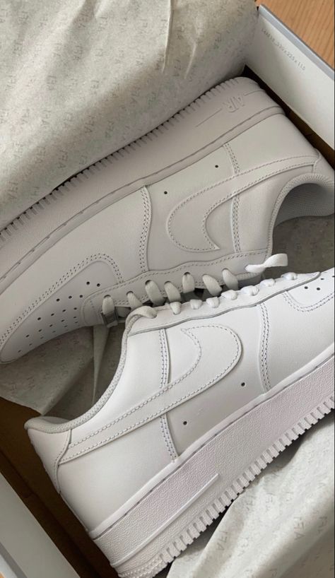 ig : adrien.prstt Nike Air Force 1 Aesthetic, Air Force 1 Aesthetic, Air Force Outfit, Af1 White, Nike Shoes Air Force, Basic Shoes, Preppy Shoes, Kicks Shoes, All Nike Shoes