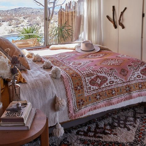 Desert Bedroom, Masculine Bedroom Ideas, Joshua Tree House, Bedroom Styling, Masculine Bedroom, Picnic Essentials, Over The Bed, Plunge Pool, Woven Throw