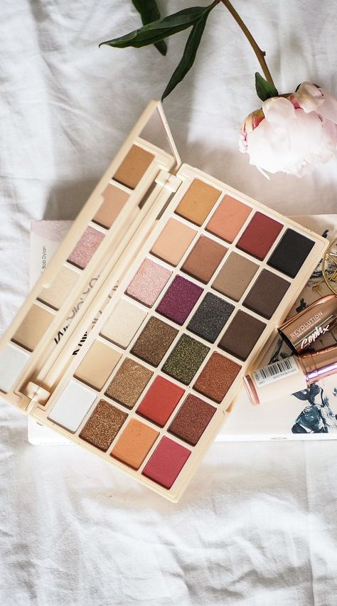 Best Drugstore Eyeshadow, Drugstore Eyeshadow Palette, Makeup Revolution Palette, Makeup Revolution Eyeshadow, Drugstore Eyeshadow, Revolution Palette, Revolution Eyeshadow, Revolution Makeup, Beauty Eyeshadow