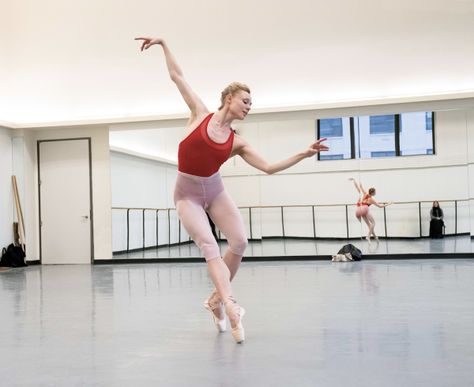 Sara Mearns, Ballet Rehearsal, Ballet Stuff, How To Work Out, New York City Ballet, Balance Trainer, Ballet Beauty, American Ballet Theatre, Ballet Theater