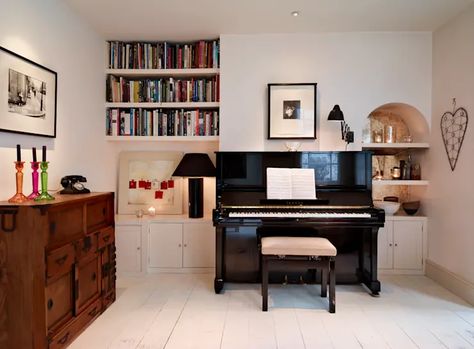 9 inspiring Keyboard/ Piano placement ideas | homify Piano Small Living Room, Keyboard In Living Room, Piano Placement In Living Room, Digital Piano In Living Room, Piano In Entryway, Piano In Living Room, Distressed Floors, Staircase Styles, Piano Decor