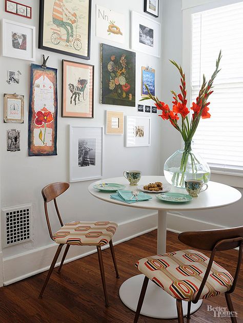 Subtlety is essential to midcentury design. Small details, like geometric seat pads, elevate basic dining chairs with understated wishbone backs. An array of vintage artwork adds interest around the Saarinen-inspired tulip table. / Tulip Table Decor, Tulip Tables, Texas Apartment, Midcentury Modern Decor, Saarinen Table, Modern Decor Ideas, Best Living Room, Kitchen Clutter, Midcentury Design