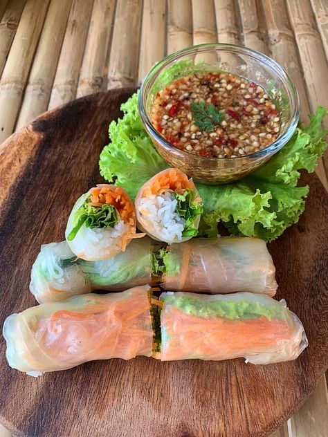 Spring Rolls Recipe Rice Paper, Spring Roll Dipping Sauce, Fresh Spring Rolls Recipe, Thai Spring Rolls, Healthy Thai Recipes, Spring Rolls Recipe, Yeast Rolls Recipe, Rice Noodle Salad, Rice Rolls