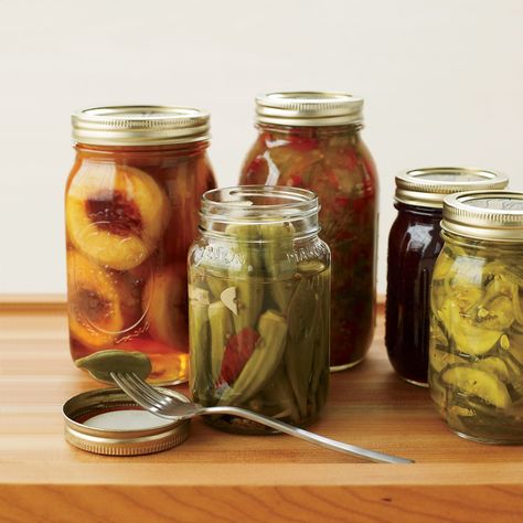 To add zip to this pickled okra recipe, the tart brine combines cider vinegar, coriander and dill seeds with the heat of dried chiles. Canning Food, Canning Food Preservation, Canned Food Storage, Canning Tips, Home Canning, Fermented Foods, Canned Food, Preserving Food, Canning Recipes